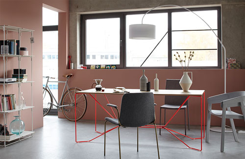 Peter Fehrentz interiordesign photography Innenarchitektur Fotografie Design Möbeldesign Furnituredesign Schöner Wohnen minimal diningroom pink walls bicycle victor foxtrott