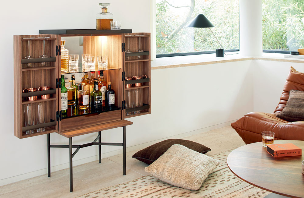 BArschrank_Harri_klein Peter Fehrentz interiordesign photography Innenarchitektur Fotografie Design Möbeldesign Furnituredesign More Bar Cabinet Housebar Harri American Walnut